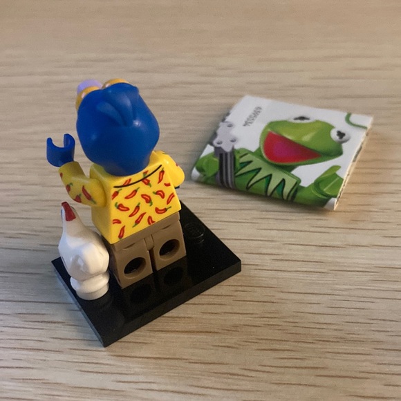 LEGO Muppets Series Gonzo Collectible Minifigure - Picture 2 of 2